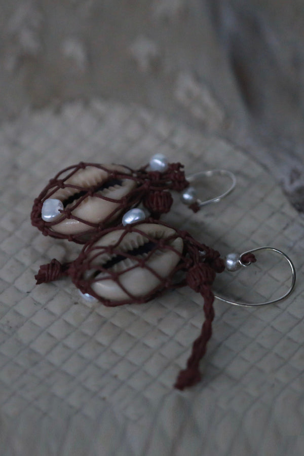 Peng Tai 24 Autumn and Winter Linen Wrapped Natural Pearl Earrings Series PT-PTW24F04-4-ZONG-F Brown